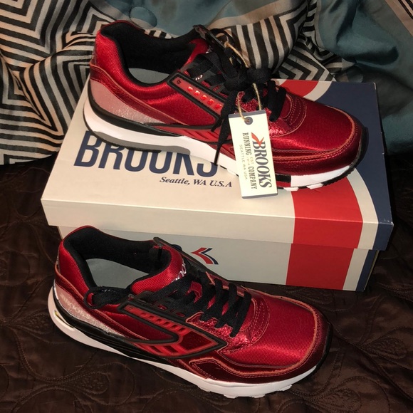 Brooks Other - 🔥Brooks Heritage (110 price ⬇️ through Christmas)